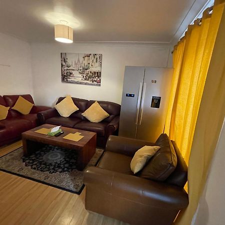 Holiday Home Cardiff City Sleeps 7 المظهر الخارجي الصورة
