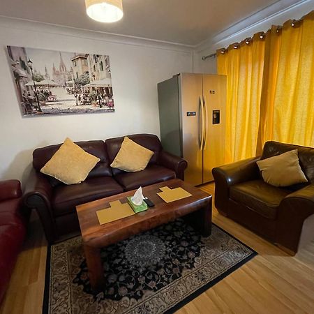Holiday Home Cardiff City Sleeps 7 المظهر الخارجي الصورة