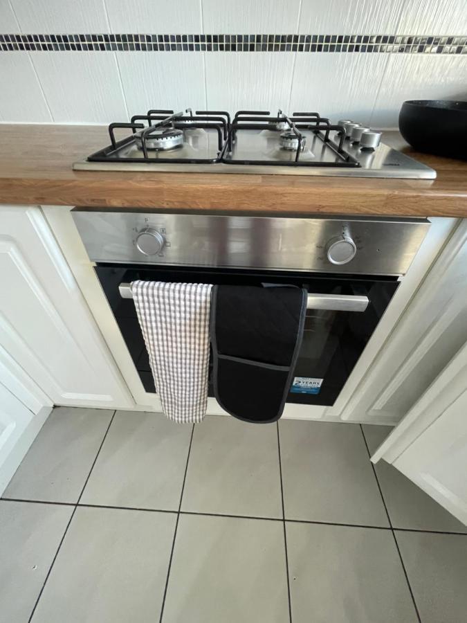 Holiday Home Cardiff City Sleeps 7 المظهر الخارجي الصورة