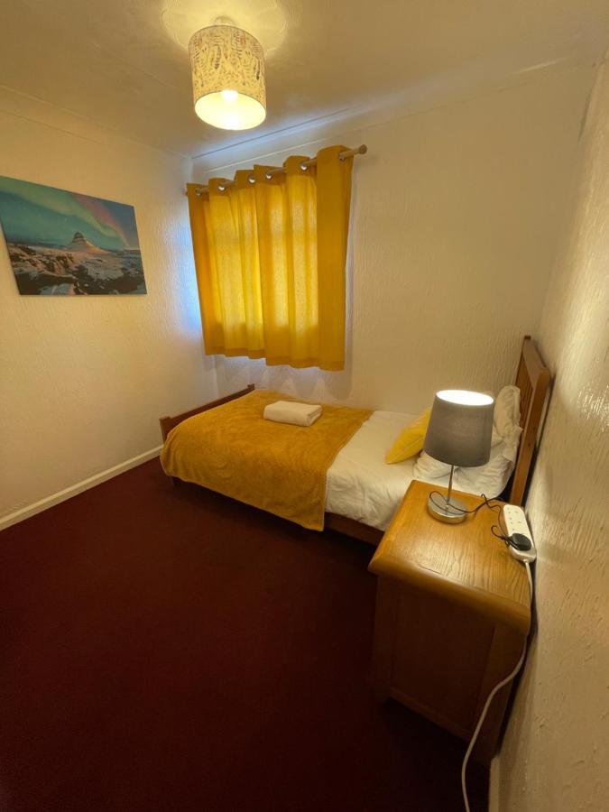 Holiday Home Cardiff City Sleeps 7 المظهر الخارجي الصورة