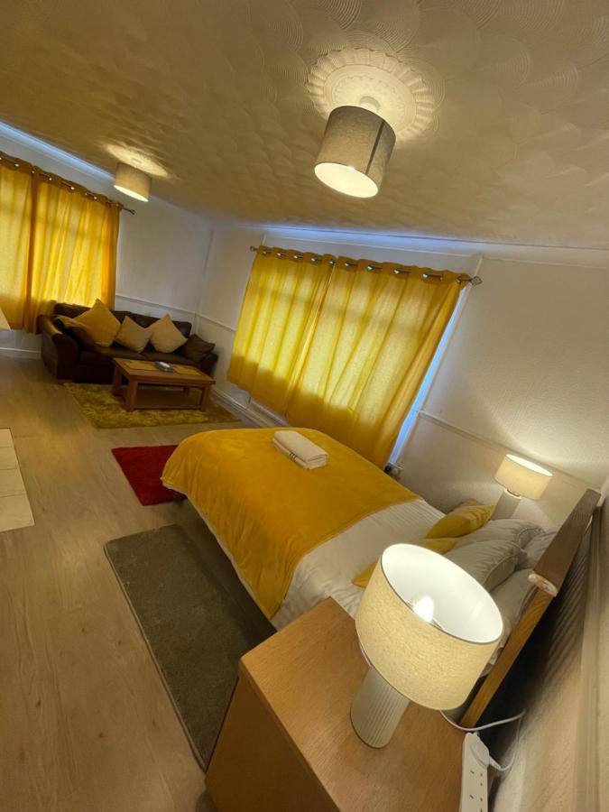 Holiday Home Cardiff City Sleeps 7 المظهر الخارجي الصورة