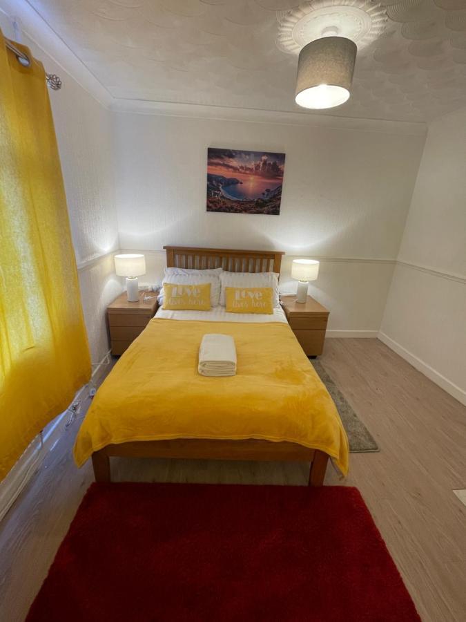 Holiday Home Cardiff City Sleeps 7 المظهر الخارجي الصورة
