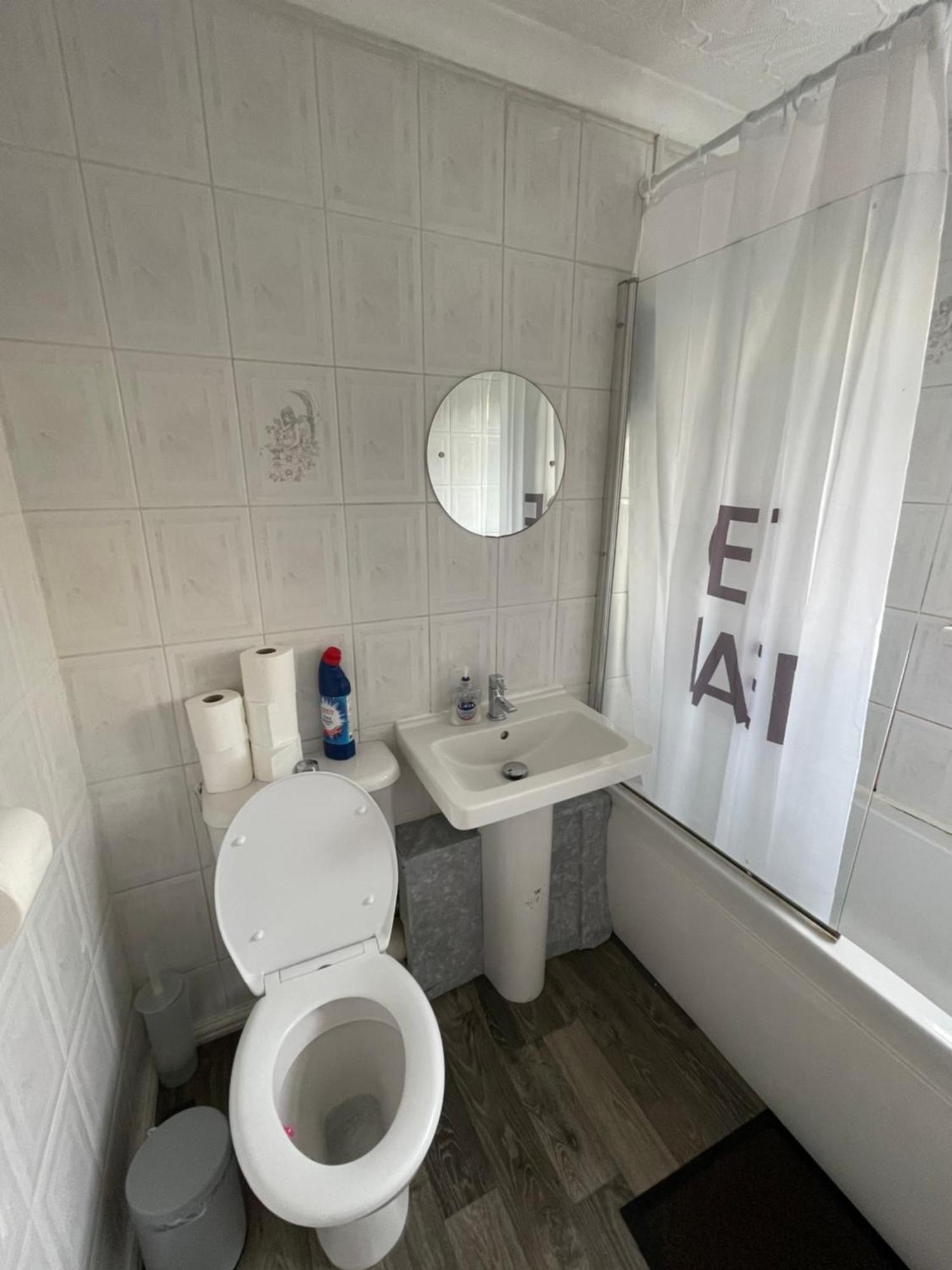 Holiday Home Cardiff City Sleeps 7 المظهر الخارجي الصورة