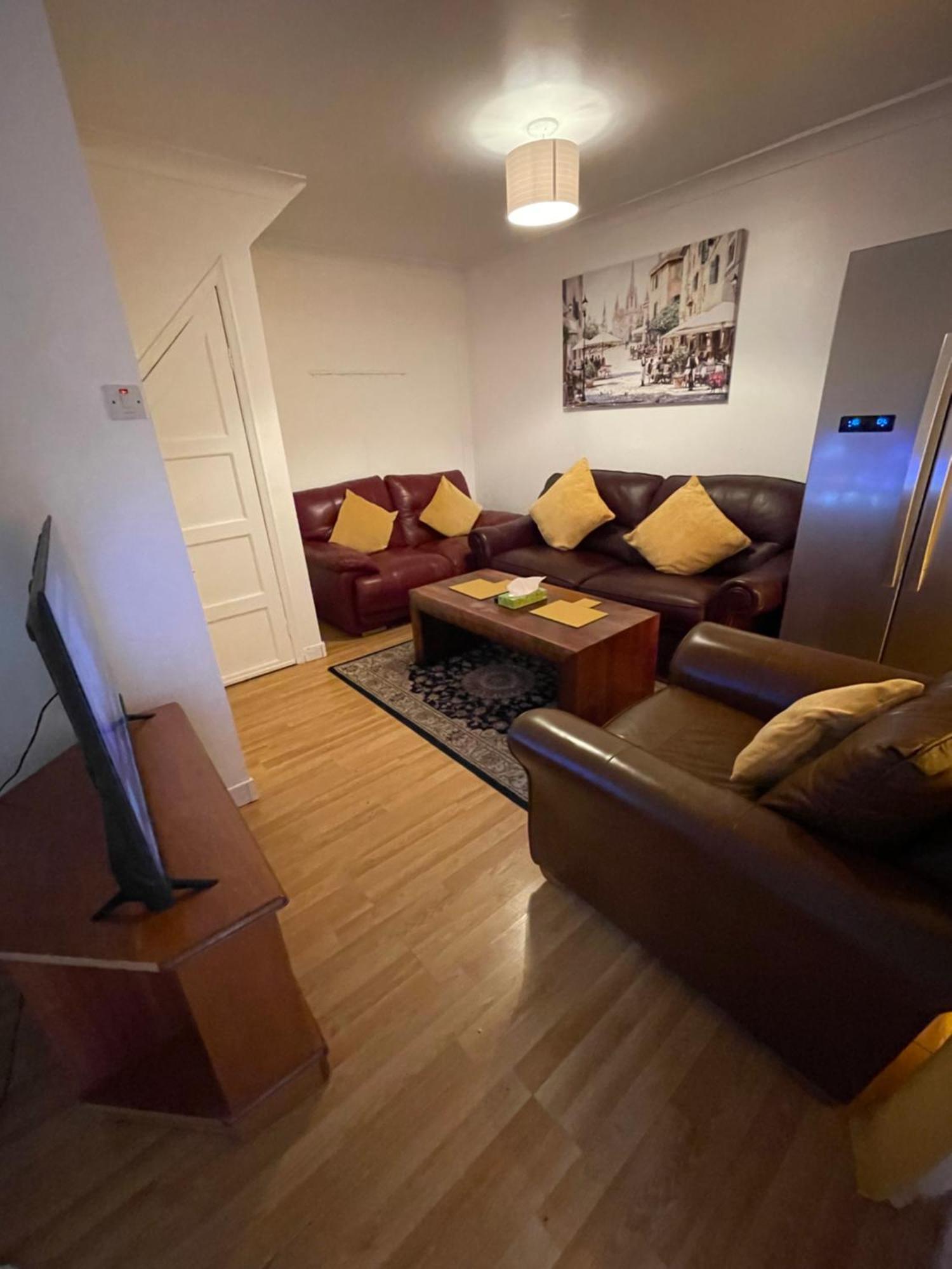 Holiday Home Cardiff City Sleeps 7 المظهر الخارجي الصورة